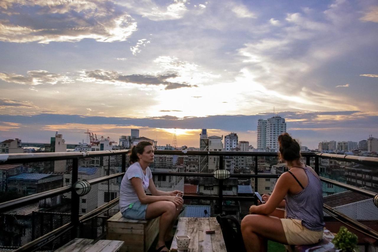 The Lodge Yangon Hostel Buitenkant foto